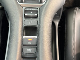 電子制御パーキングブレーキは信号待ちでも便利。いつもより運転がラクになるはずです。