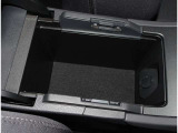 サンルーフで明るさと開放感もグーンとアップ!中古車市場では人気の装備です、捜している方も多いんですよ。