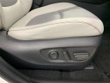パワーシート搭載、微妙な調整が手軽にでき、ピッタリのポジションで運転することが可能です。