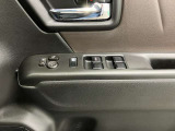 【運転席ドアスイッチ回り】パワーウィンドー[ロック機構]・電動格納式リモコンドアミラースイッチがまとまっているので操作しやすいです。