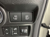 パワースライドドアの開閉スイッチです!運転席に座ったままでも操作することもできるので便利です♪