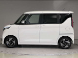 【ユーカーズ浜線へようこそ】屋根付駐車場なので、雨でもゆっくり車をご覧いただけます!当社は、新車、中古車、サービス工場と併設しております。トラブル時も安心です!