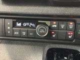 フロント両席にはシートヒーターが付いています!寒い日に便利な装備ですね。