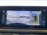 【360&deg;カメラシステム】フロント・サイド・リアに装備されたカメラにより、車両周囲を上から見たような高画質で歪みの少ない映像により見渡せるカメラが装備されております。