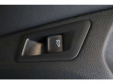 運転席からトランクゲートを開けることも可能です。