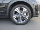 おしゃれは足元から。日産純正のアルミホイールで足元すっきり。タイヤサイズは205/55R17になります