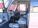4WDを中心に大きな展示場に幅広い車種を展示しております。ゆっくりと色々な車種をご覧になりお客様の1台をお選びください。敷地内での試乗も出来ますのでお気軽にお声かけ下さい。