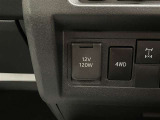 4WDシステムを搭載。オフロードや雪道などの滑りやすい路面でも安心して走行できます。