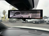 インテリジェントルームミラー搭載!車両後方に装着した高解像度カメラの映像をミラー面に映し出すので、車内の状況、天候等に影響されずクリアな後方視界を確保出来ます。※通常のミラーへ切替が出来ます