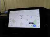 スマートフォンを接続するだけで、おなじみのアプリをディスプレイオーディオでご利用いただけます♪ ハンズフリー通話や音声操作にも対応した便利な装備です(^^)/
