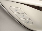 運転席のパワーシートは2名様分までメモリー機能付きです。