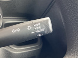 オートライト機能を備えており、周囲の明るさに応じてヘッドライトが自動で点灯・消灯します。夜間やトンネル走行時も安心です。