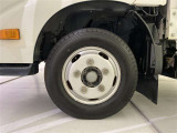 タイヤサイズは 195/75 R15 です。