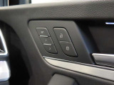 保証期間中は、全国どこでも24時間のロードサービスでお客様とお車をサポート!走って楽しいAudi車での遠方ドライブも、全国の正規ディーラー網で協力にバックアップいたします!