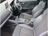 Audi正規ディーラーが高品質をお約束。高度な訓練・教育を受けたAudi専任メカニックが、100項目にもおよぶ精密な点検を実施いたします。すべてをクリアしたAudi車だけが、あなたのお手元に届けられるのです。