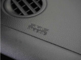 ◆助手席エアバッグ◆SRSエアバッグは、シートベルトだけでは防ぎきれない衝突時の衝撃から乗員を守るための安全装置。衝突時に瞬時に膨らみ、頭部や胸部がダッシュボードに直接衝突するのを防ぎます。