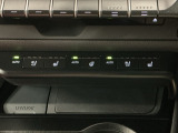 フロント両席にはシートヒーターが付いています!寒い日に便利な装備ですね。