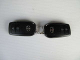 スマートキーが2個あると家族で共有でき、自宅駐車場での入替えや旅行の時などにとっても便利です☆