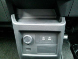 タイプC電源2口&12Vシガーソケットが運転席&助手席前にございます♪スマホ等の充電にご使用くださいませ♪