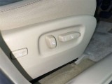 パワーシート搭載。微妙な調整が手軽にでき、ピッタリのポジションで運転することが可能です。