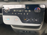 オートエアコンで温度調整も楽チン!四季を問わず快適に運転することが出来ます。