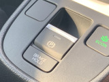 電動パーキングブレーキ・オートブレーキホールドです。ボタンを引っ張るだけでサイドブレーキがかかります。オートブレーキホールドは信号待ちや渋滞でもブレーキを踏み続ける必要なし!楽に運転できます!