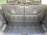 4名乗車の状態で荷室を広げた状態です。荷物がたくさん載りそうですね。