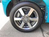 純正アルミホイールです。足元が引き立つので、車全体のイメージがアップしますよ!