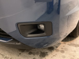 【フォグライト】霧などの悪天候時、自車の位置を示すとともに前方や路肩が見えずらい時、近い位置をワイドに照らしてくれます。