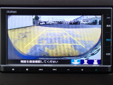 ◆【リアカメラ】が装着されています。リバースに入れるだけで映ります。後方の安全確認や、狭い駐車場での車庫入れ、雨の日や夜間など視界の悪い時に便利です。安全にバックする為には欠かせない装備です。