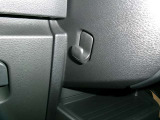 助手席側にフックが付いているので、買い物袋も掛けられますね。