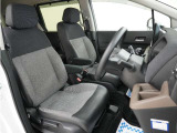運転席のスペースはゆったりしていて、視界も広く確保されているので普段の運転からロングドライブまで快適です。