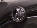 車の乗り降りの際に必ず触るドアハンドルです。使用感が気になる方はお気軽にお申し付けくださいませ。