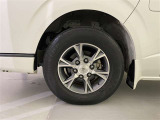 機敏さを引き立てる純正アルミ 195/80 R15 装着!