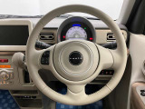 【ハンドル回り】インテリアに合わせたデザインのステアリングは、運転される方のことも考え、運転しやすい形状、大きさです。ぜひ一度、実際に触ってお確かめください。