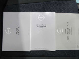 取扱い説明書 整備記録簿です前オ-ナ-の整備歴がわかるため無駄な部品。工賃が発生せず効率の良い整備が行えますまた丁寧に乗っていた証拠でもありますので車両状態の信頼性にもつながってまいります
