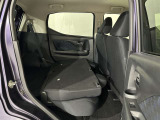 リヤシートを倒すと大きな荷物も入ります 片側、両側可能です。