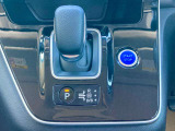 電設シフトレバーとプッシュスターターです。