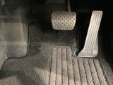 負担を感じることなく正確にペダルを操作することが出来ます。体格に関係なく自然でリラックスした運転姿勢をとることが可能です♪