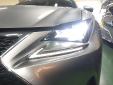 LEDヘッドライト。省電力で明るく遠くまで照らし、夜道や雨天時などの安心感を高めます。点灯の瞬間から光量を放つLEDの特性により、トンネルへの進入直後などでも安心感のある視界を提供します。