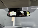 ルームミラーには、上から丸見えアラウンドビューモニターが写るので駐車が苦手な方には便利な装備になりますね♪