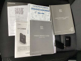 取扱説明書とメンテナンスノートです。ポケットやカバンに鍵を入れたまま施錠解錠、エンジン始動が可能です。
