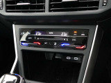 2ゾーンフルオートエアコン。運転席/助手席独立調整可能