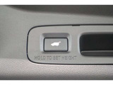 パワーテールゲート装備!荷物を持っていてもスイッチ一つでテールゲートの開閉が可能です!パワーテールゲートは運転席からも操作することが可能です!