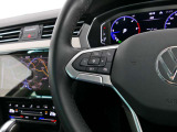 設定したスピードを上限に自動で加減速をし、一定の車間距離を保つ事で長距離運転の疲労を軽減する【ACC】が装備。