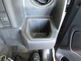 運転席側にあるドリンクホルダーです♪