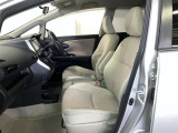 高いホールド性で運転姿勢が安定します。長距離ドライブでも疲れにくいのが魅力です。快適なドライビングライフをお送りください♪