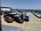 約60台の大型展示場がここにあります。(夕方18時でクローズとなります。ご来店の際はご注意ください)