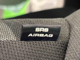 車両側方からの衝撃を緩和するSRSサイドエアバッグ(運転席/助手席)に加えて,SRSカーテンシールドエアバックも標準装備