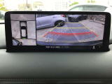 360&deg;ビューモニターでは前後左右4つのカメラ映像をさまざまな走行状況に応じて切り替えてセンターディスプレイに表示することで、駐車時や狭い道でのすれ違い時、見通しの悪い交差点進入時でも安心感を高めます